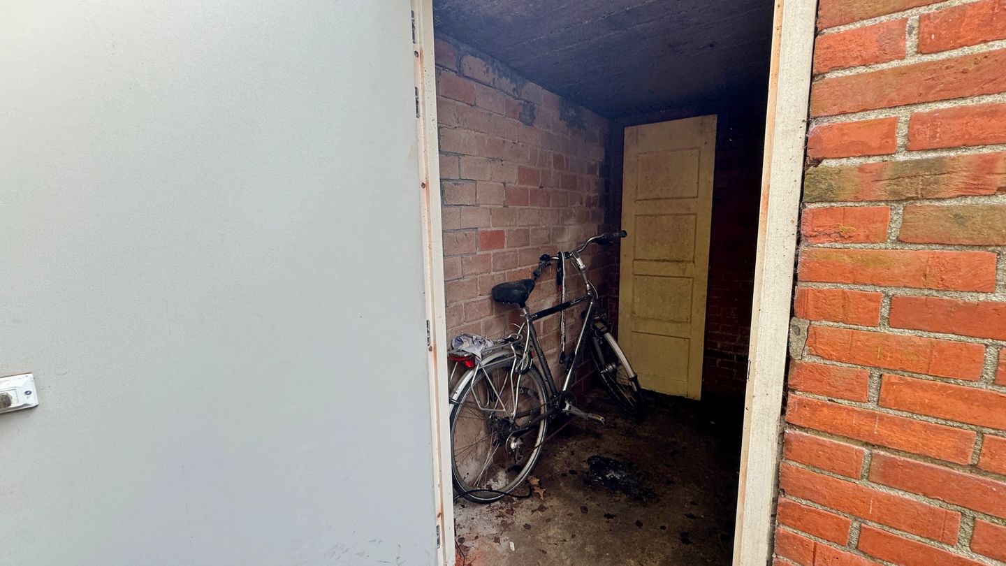 Photo 35 of Van der Doesstraat 3-A