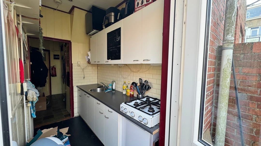 Photo 16 of Van der Doesstraat 3-A