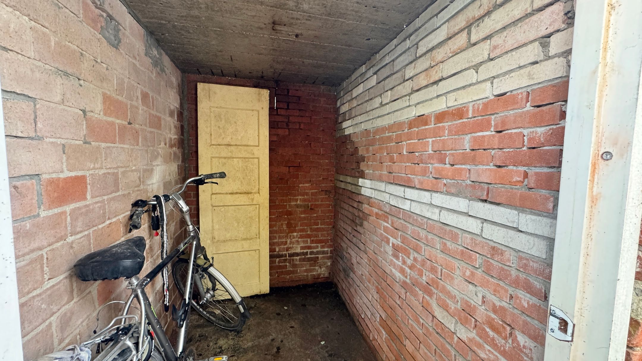 Photo 36 of Van der Doesstraat 3-A