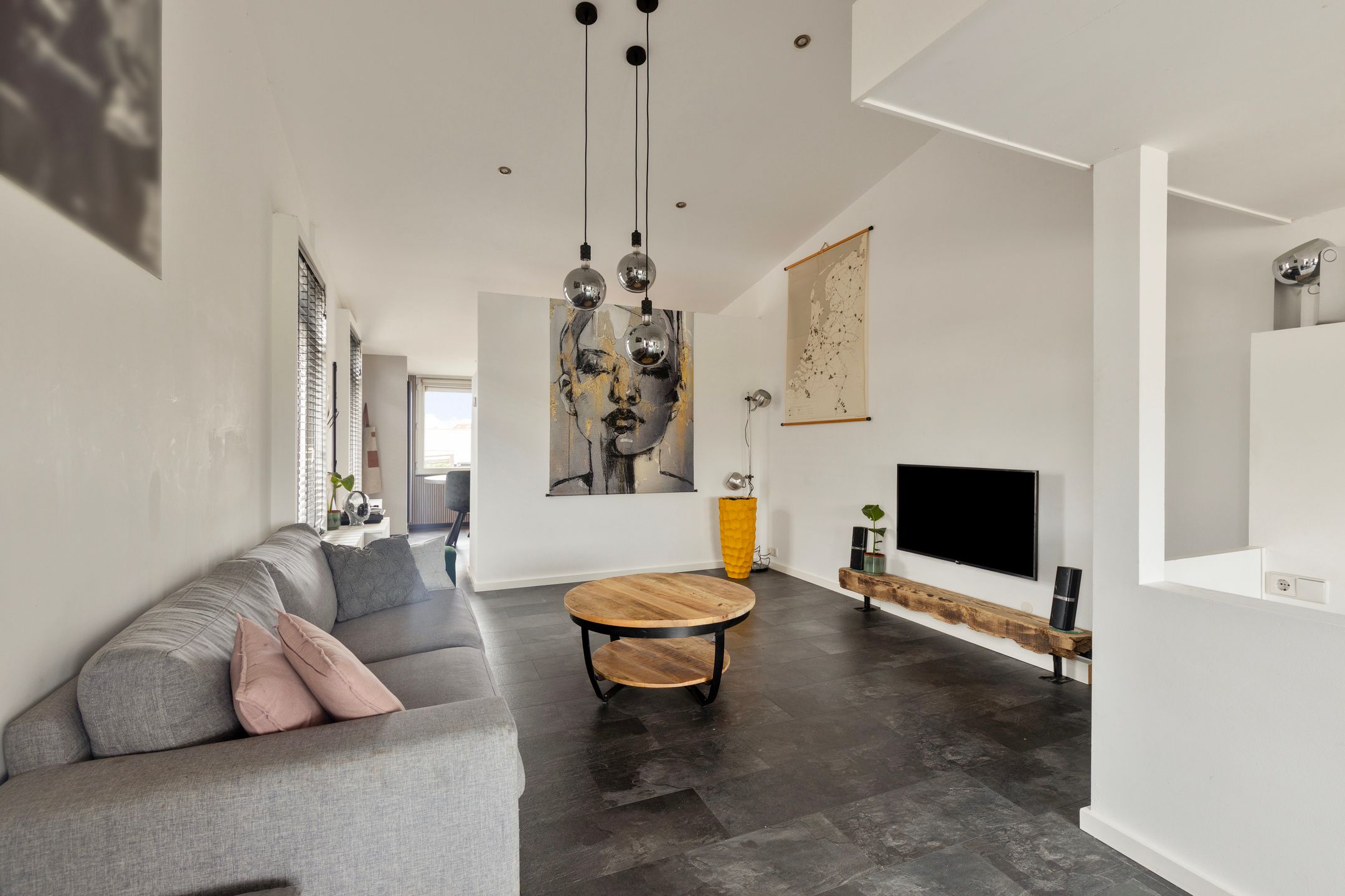 Ready to Move In Corner Home in Krabbendijke Center — 18