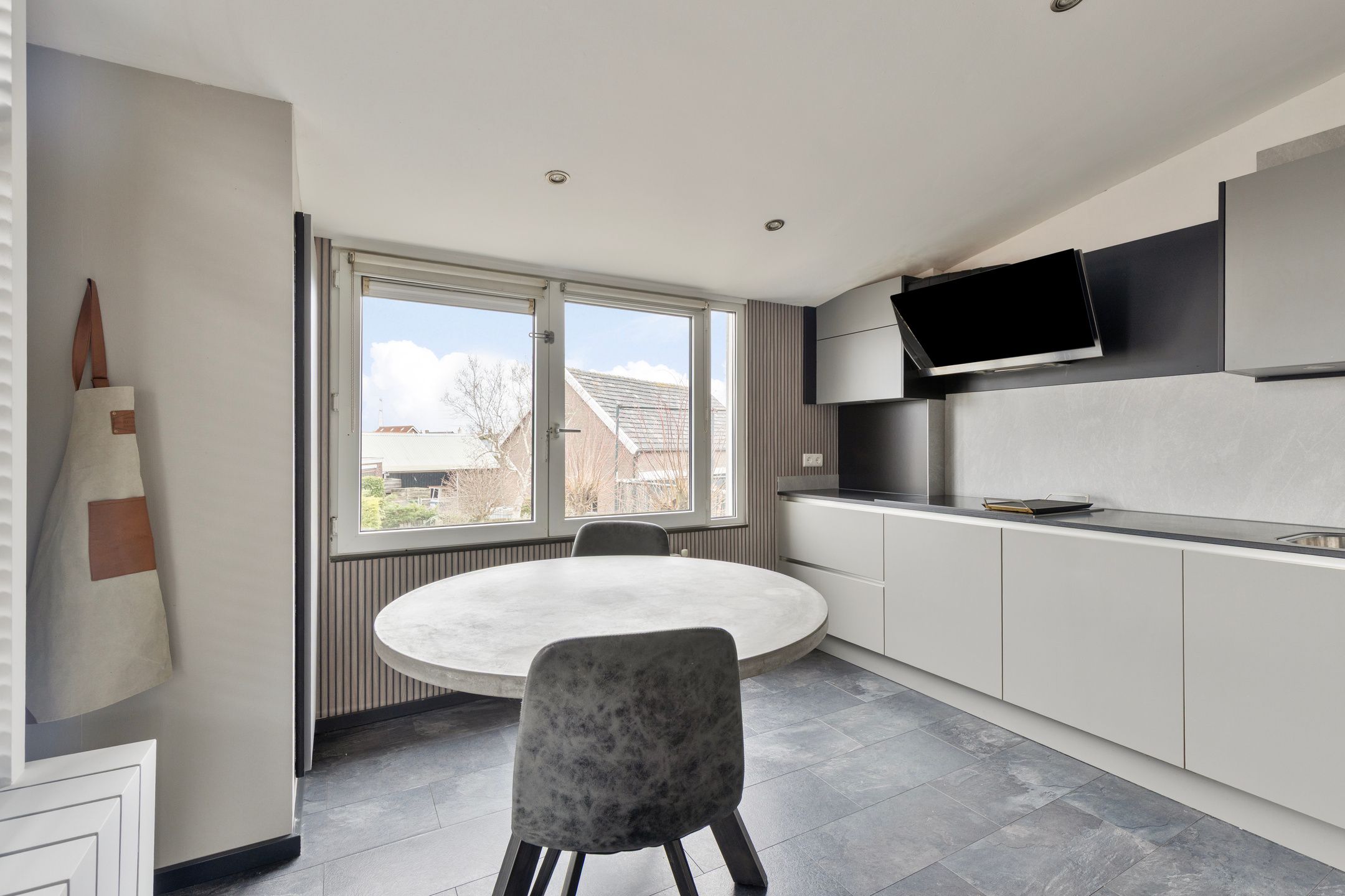 Ready to Move In Corner Home in Krabbendijke Center — 24