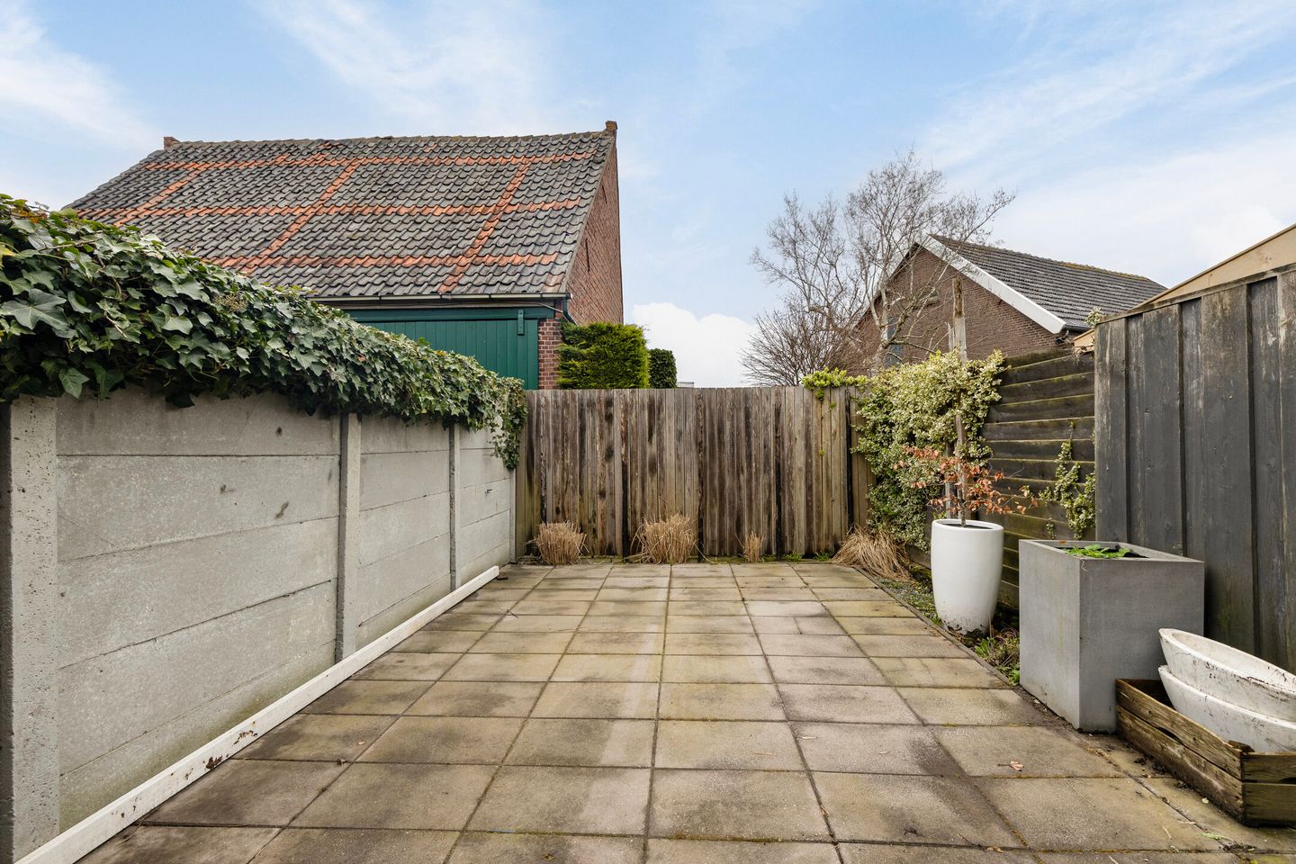 Ready to Move In Corner Home in Krabbendijke Center — 32