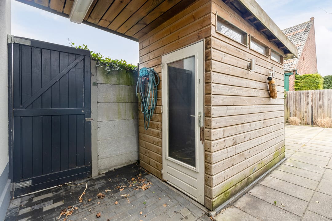 Ready to Move In Corner Home in Krabbendijke Center — 29
