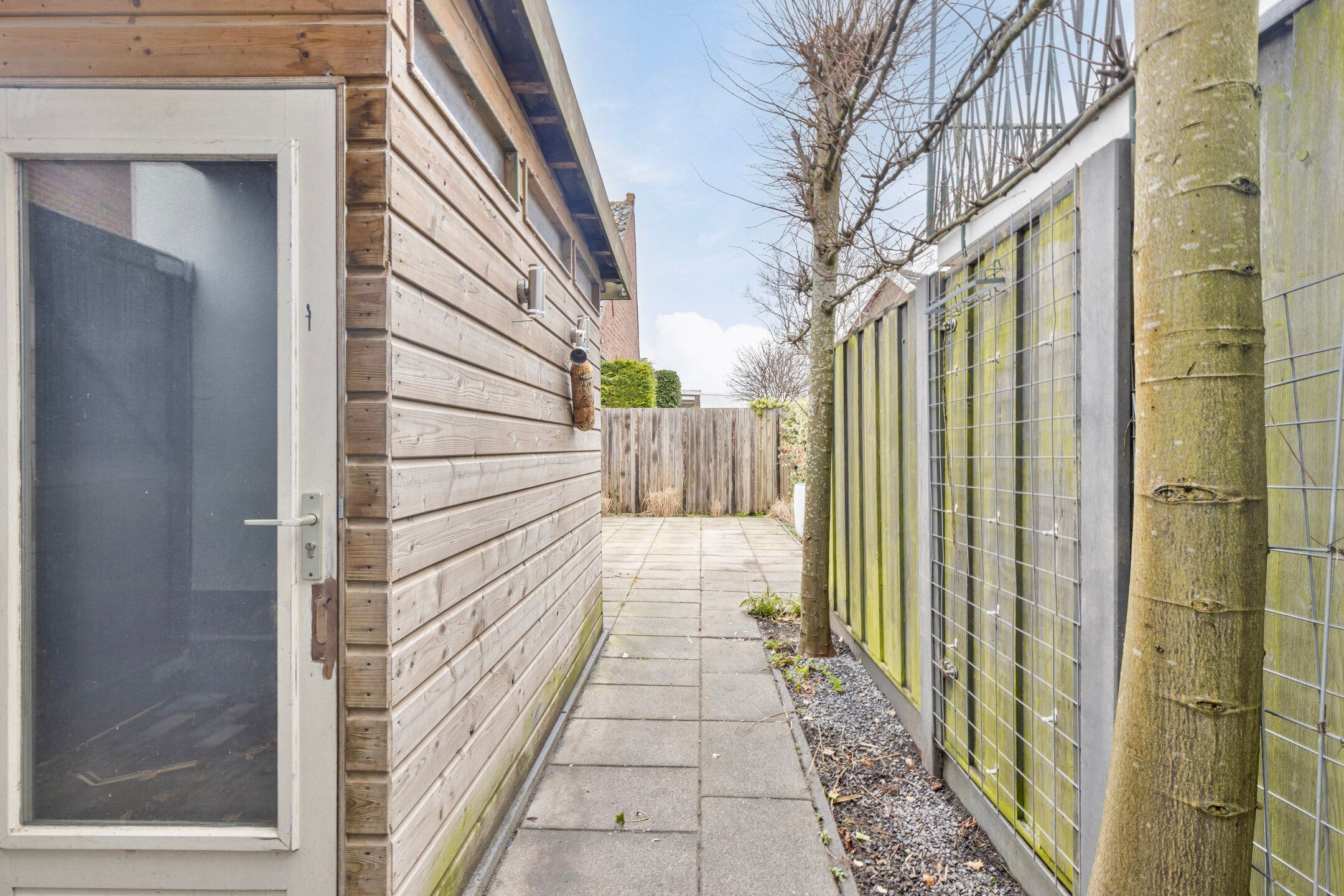 Ready to Move In Corner Home in Krabbendijke Center — 30