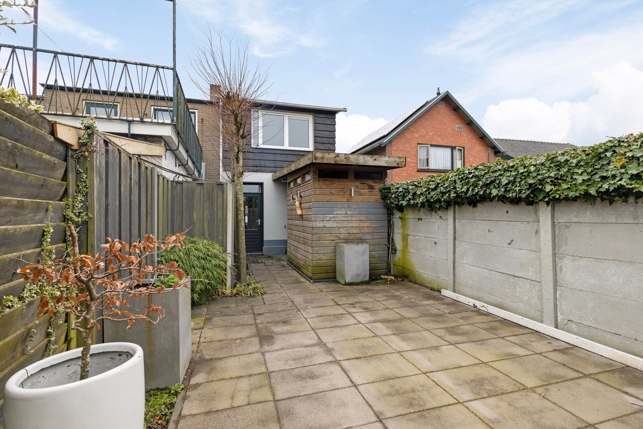 Ready to Move In Corner Home in Krabbendijke Center — 33