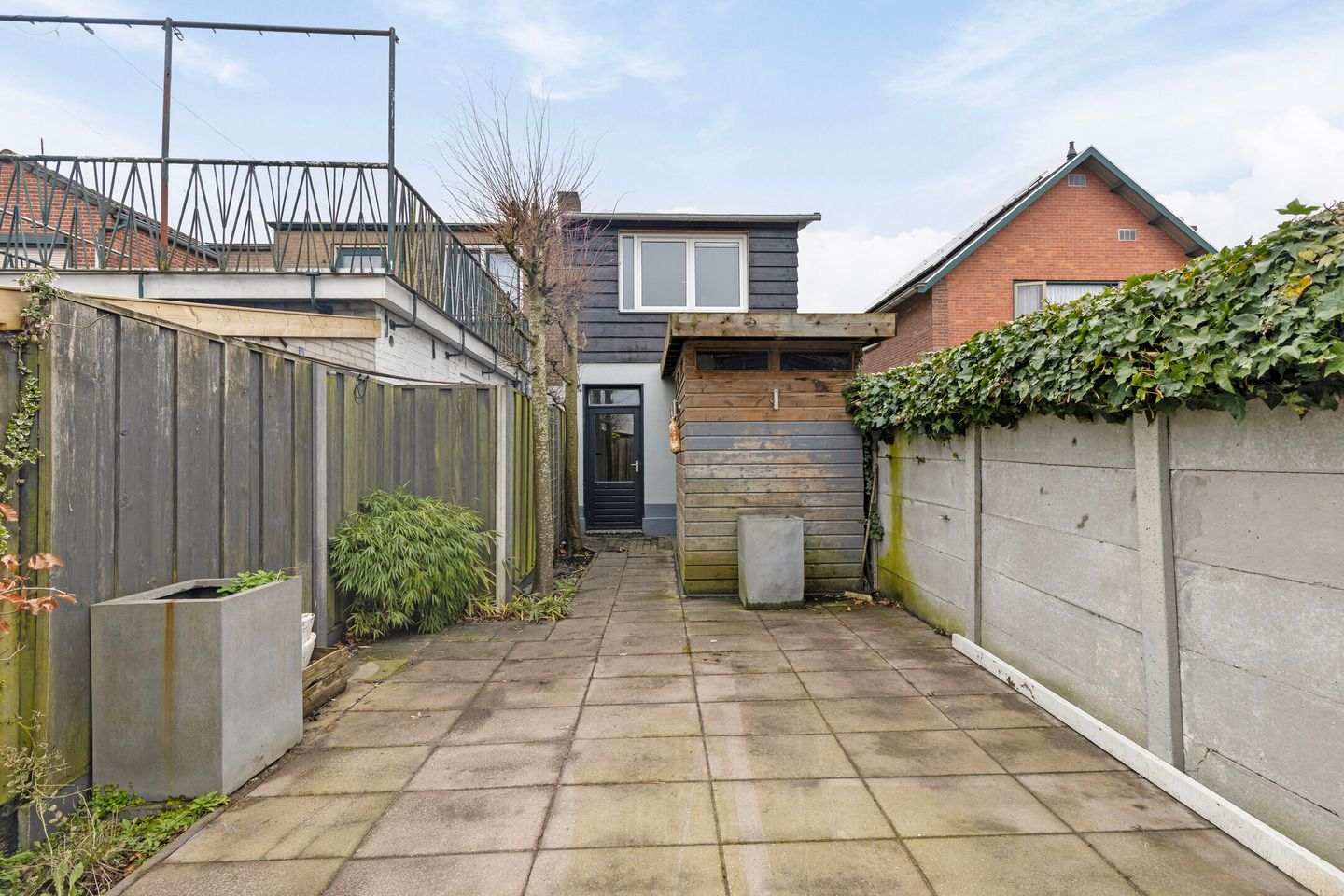 Ready to Move In Corner Home in Krabbendijke Center — 31