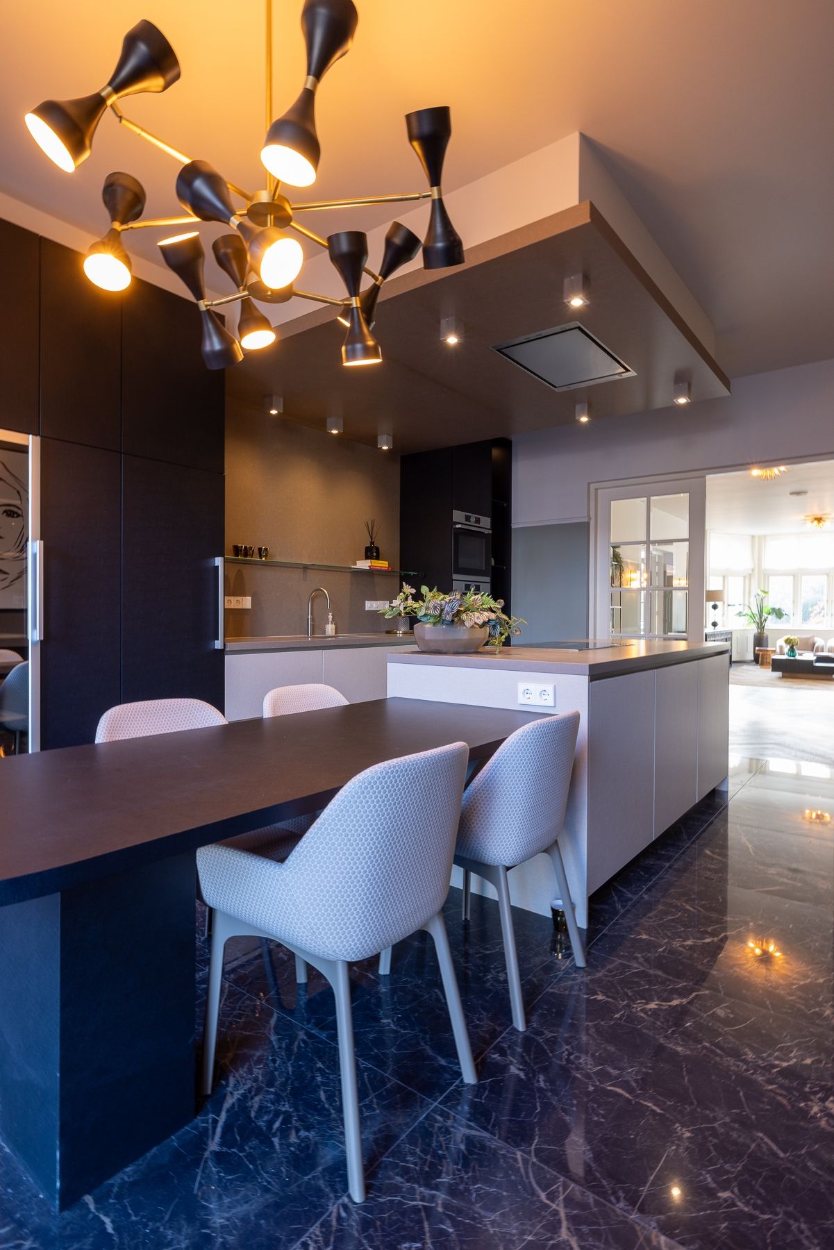 Photo 42 of Koningin Emmaplein 15-C