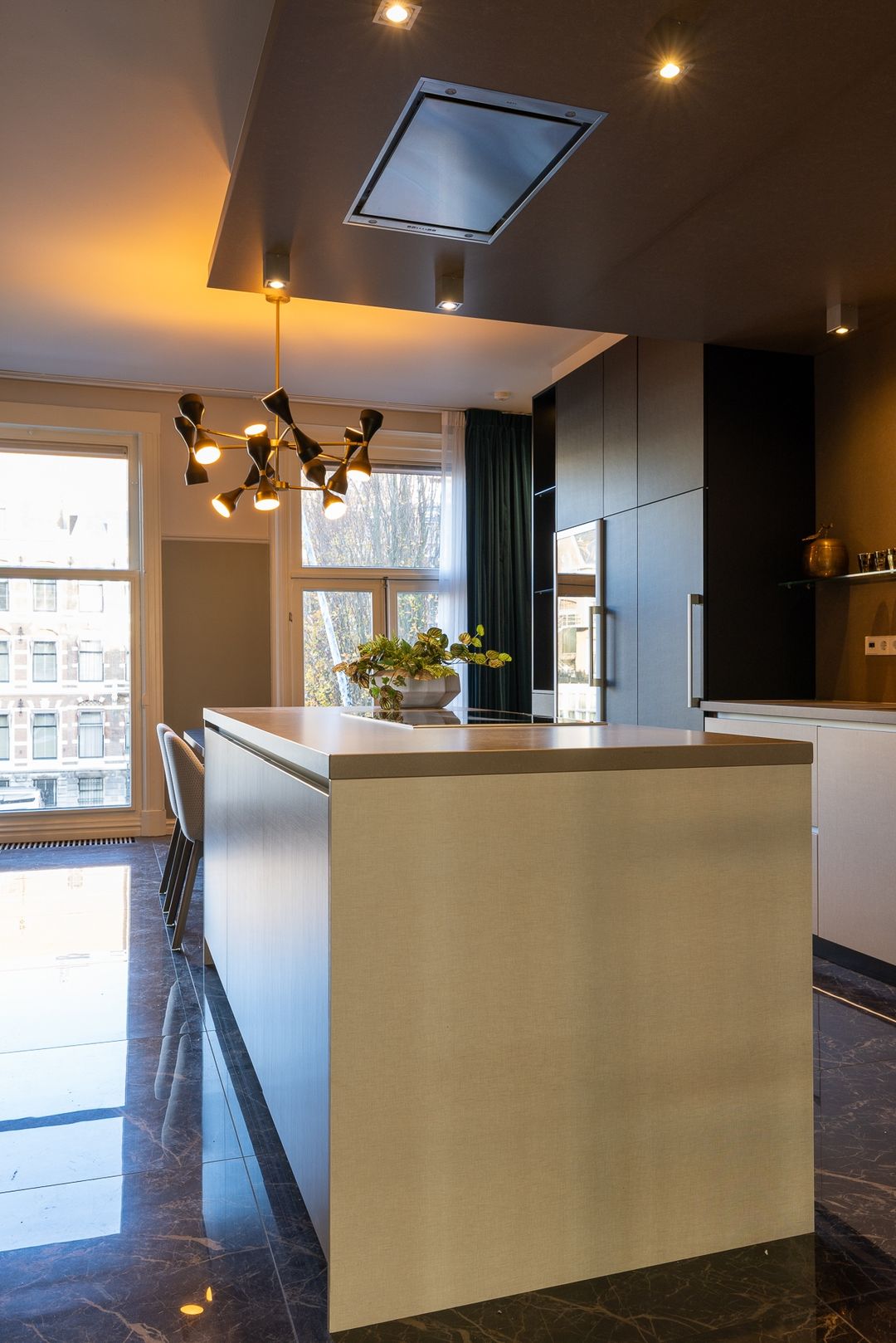 Photo 41 of Koningin Emmaplein 15-C