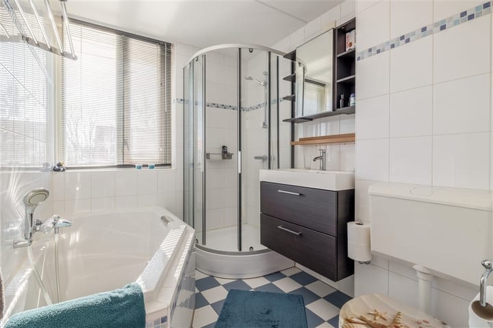 Photo 4 of Taco Haringastraat 6