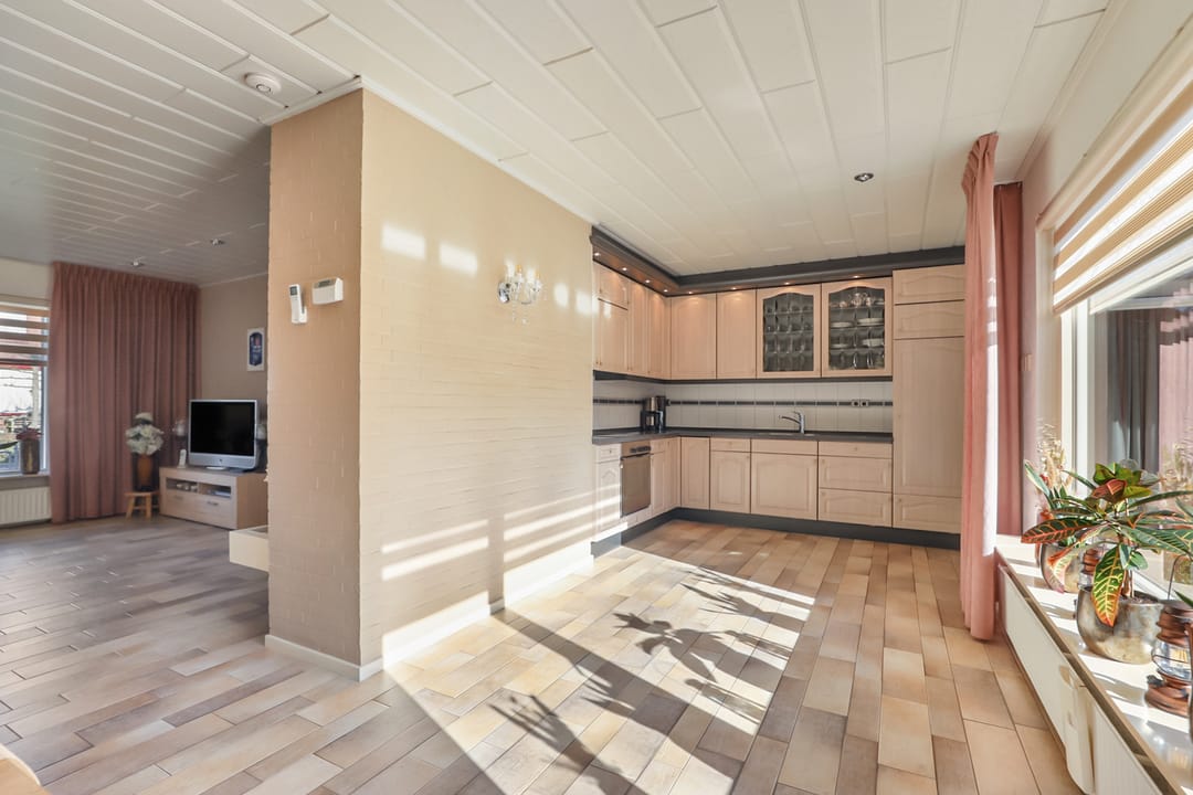 Spacious detached home with garage and garden in Didam — 7