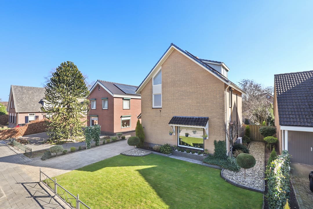 Spacious detached home with garage and garden in Didam — 37