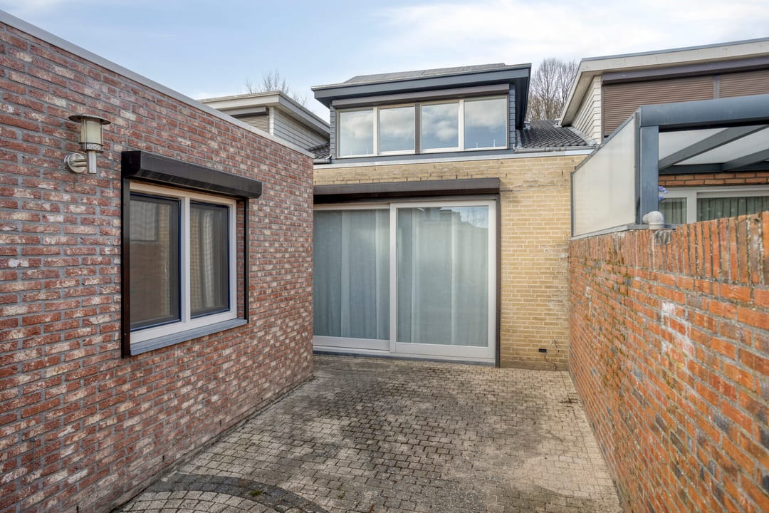 Energy-efficient terraced home with green views in Malberg — 31