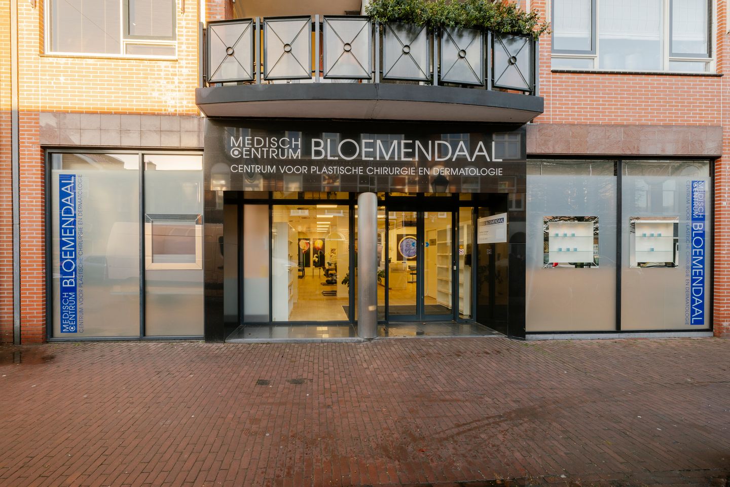 Bekijk foto 2 van Bloemendaalseweg 42-44