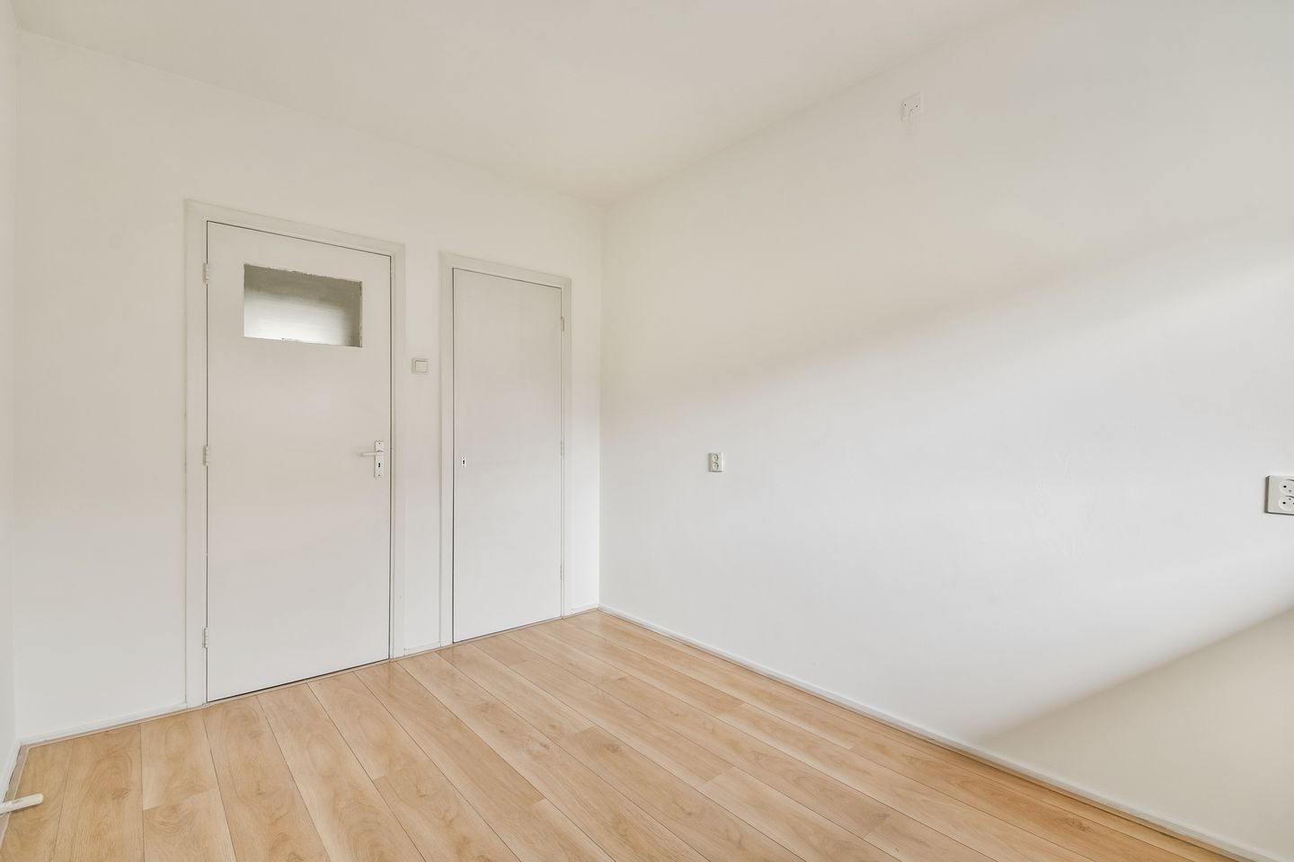 Comfortable Corner Apartment in Prime Amstelveen Stadshart Location — 13