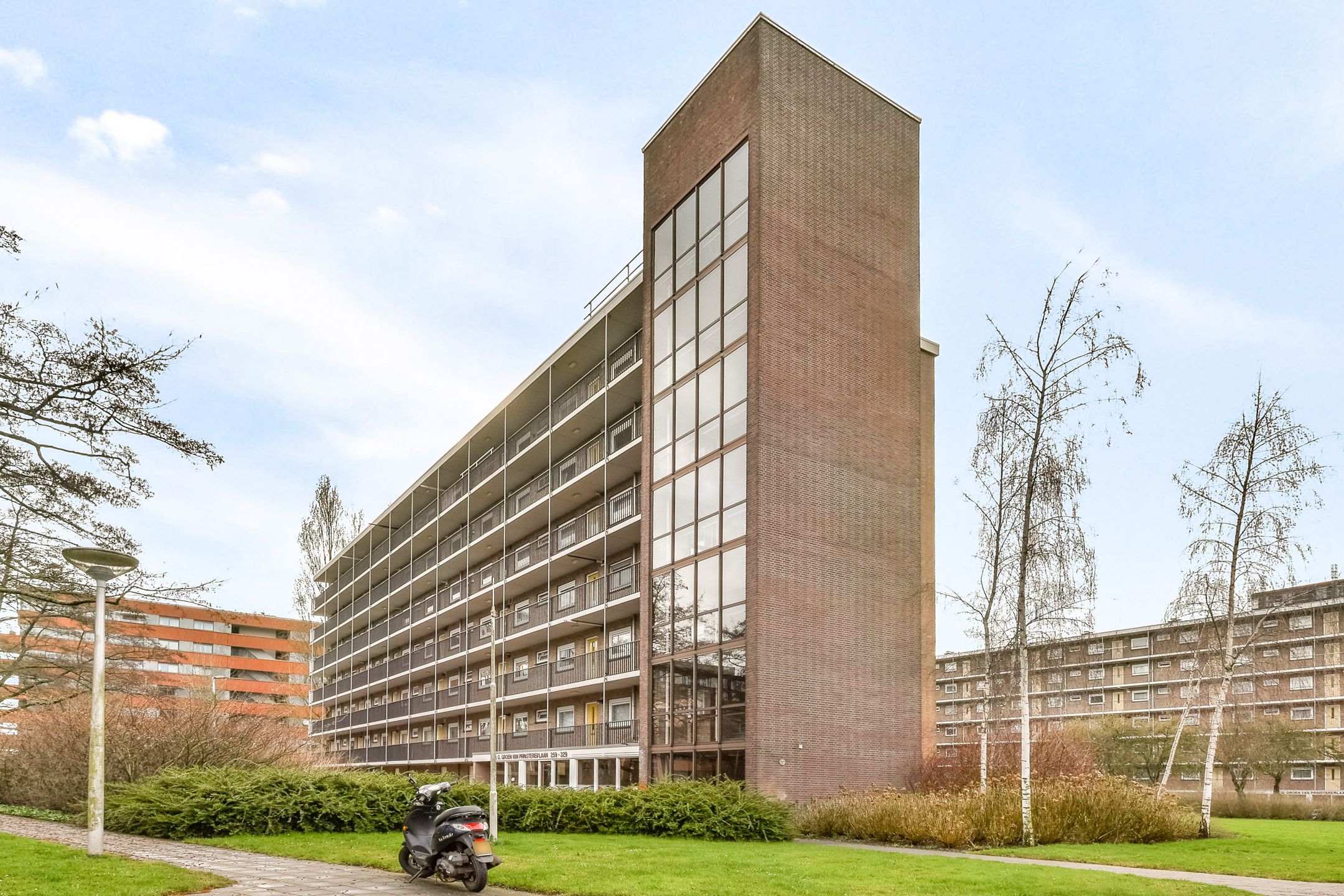 Comfortable Corner Apartment in Prime Amstelveen Stadshart Location — 17