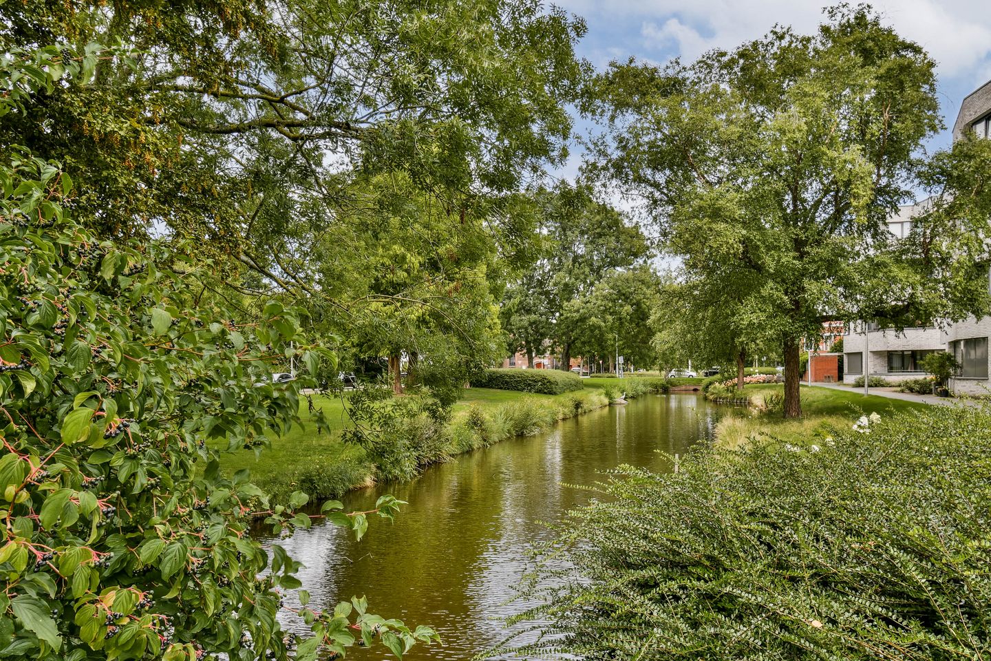 Comfortable Corner Apartment in Prime Amstelveen Stadshart Location — 18