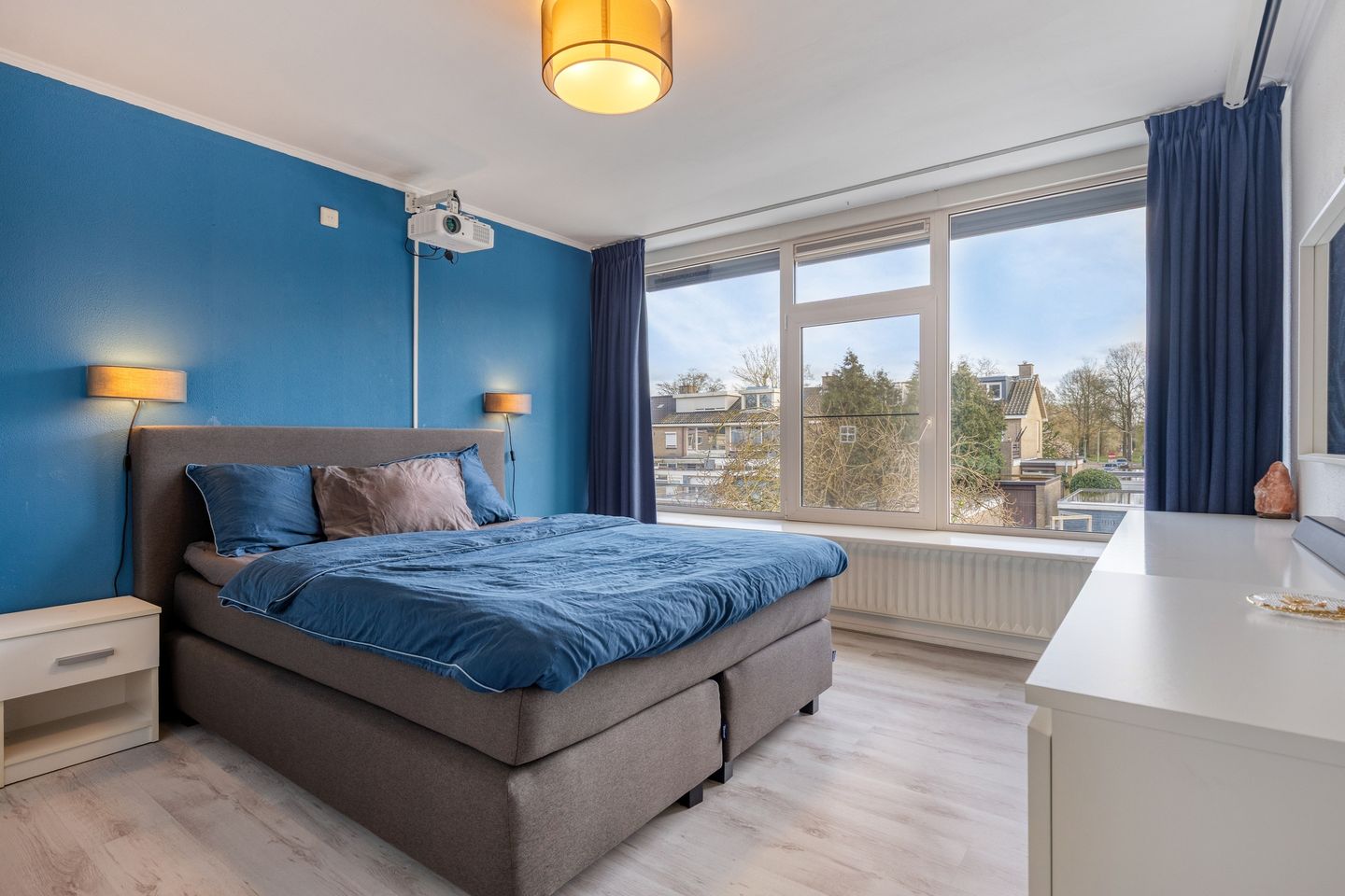 Spacious family home with sunny south facing garden and free view — 20