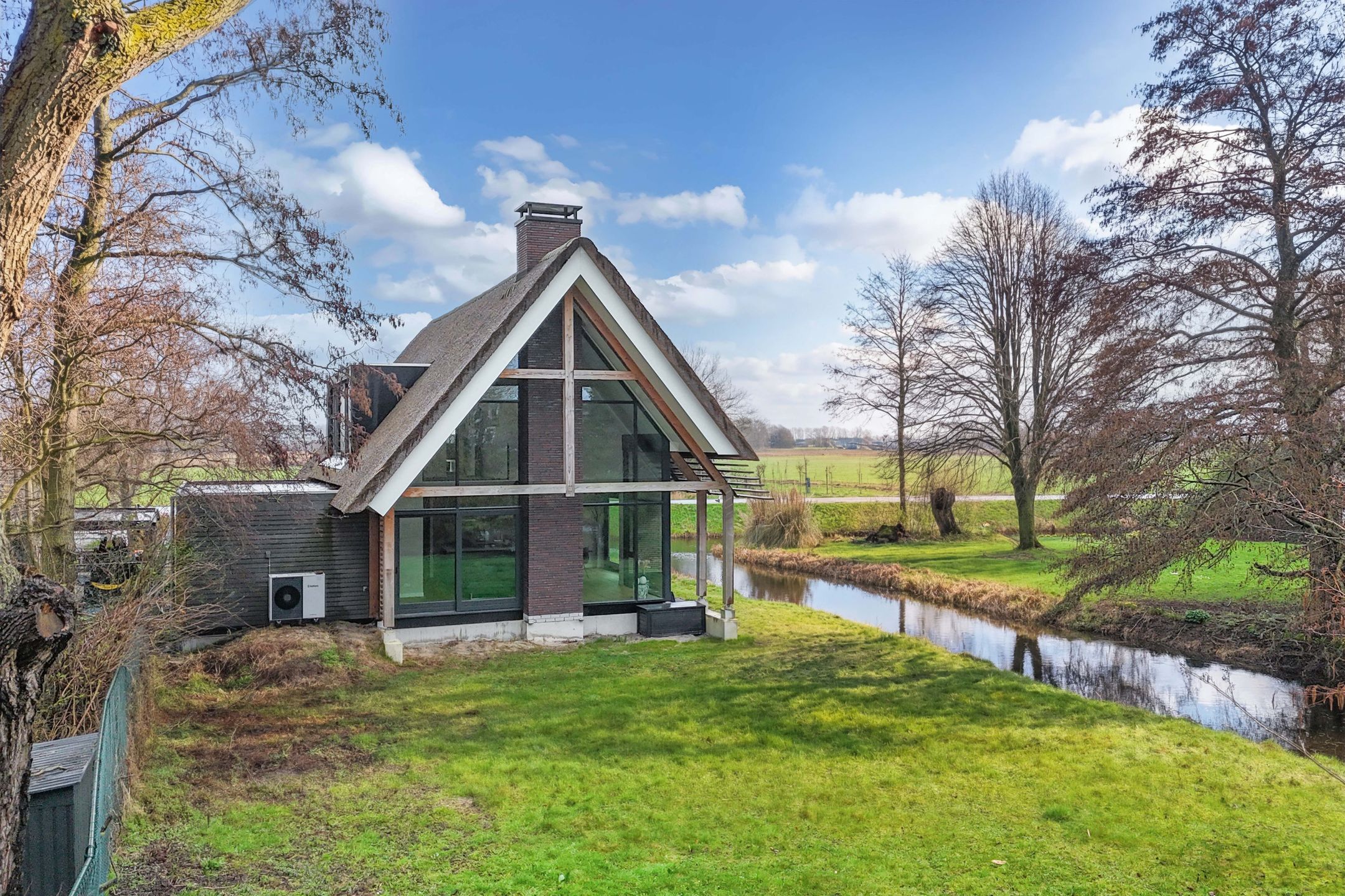 Exclusive Detached Villa with Thatched Roof in Sint Pancras — 54