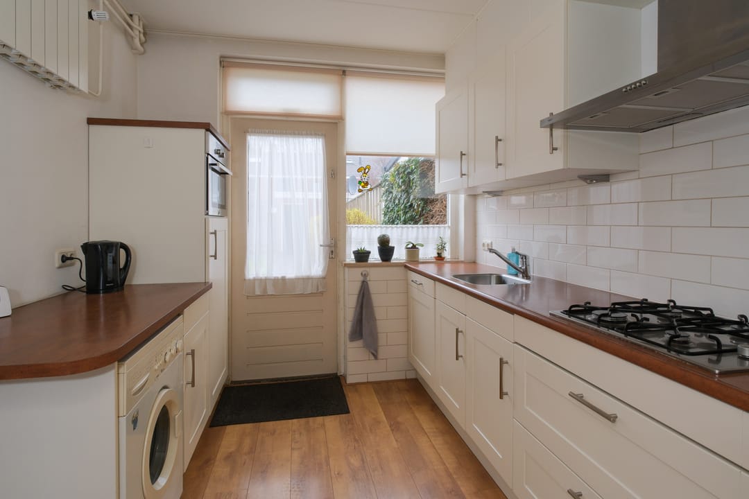 Charming corner home with garage and 4 bedrooms in Almelo — 8