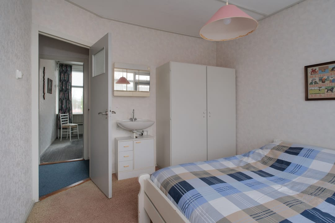 Charming corner home with garage and 4 bedrooms in Almelo — 11