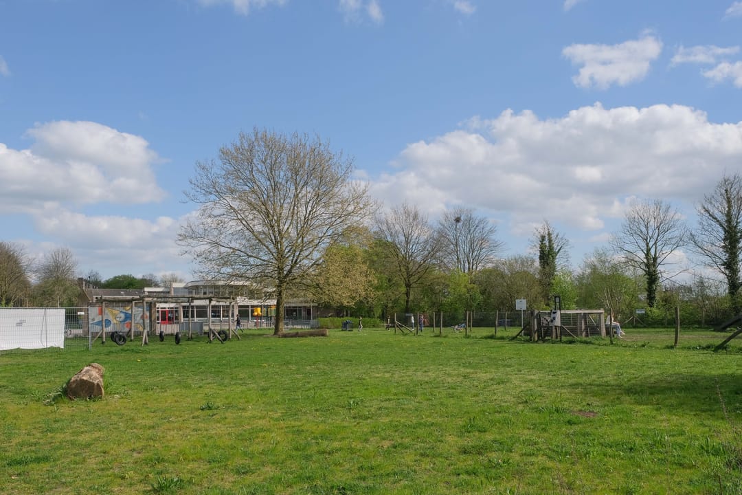 Charming corner home with garage and 4 bedrooms in Almelo — 22