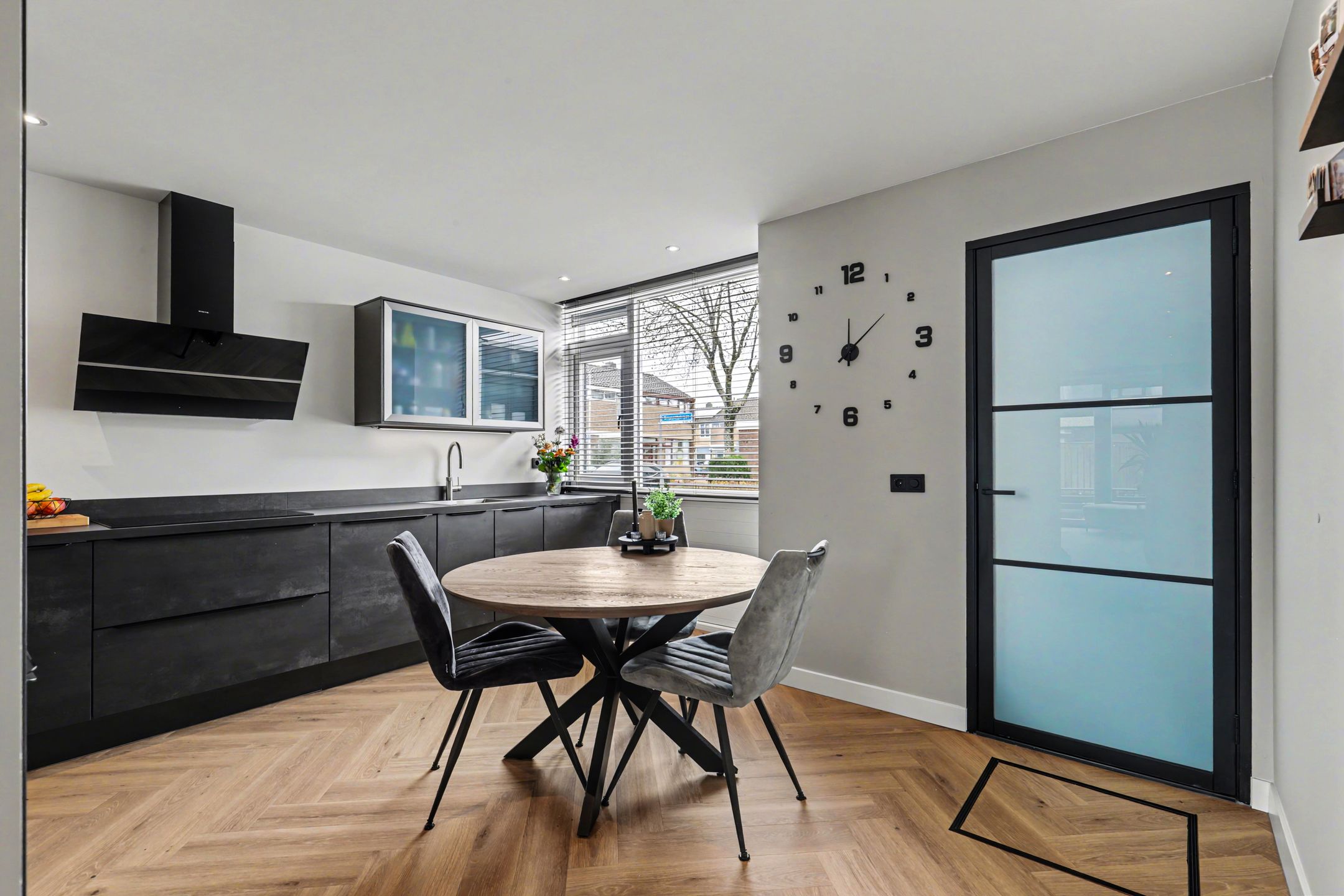 Modernized Corner Home with Latest Amenities in 's-Gravendeel — 12