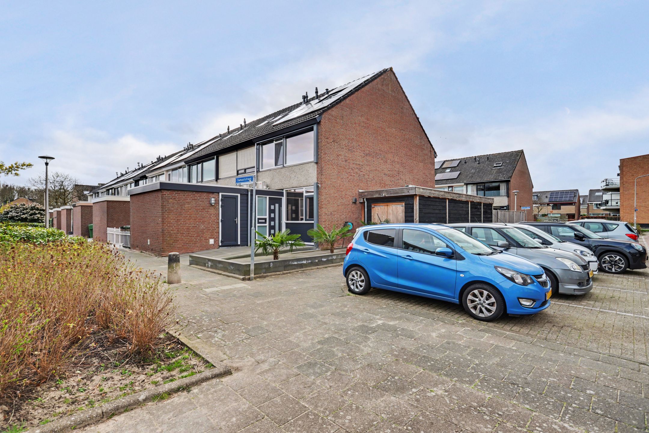 Modernized Corner Home with Latest Amenities in 's-Gravendeel — 39