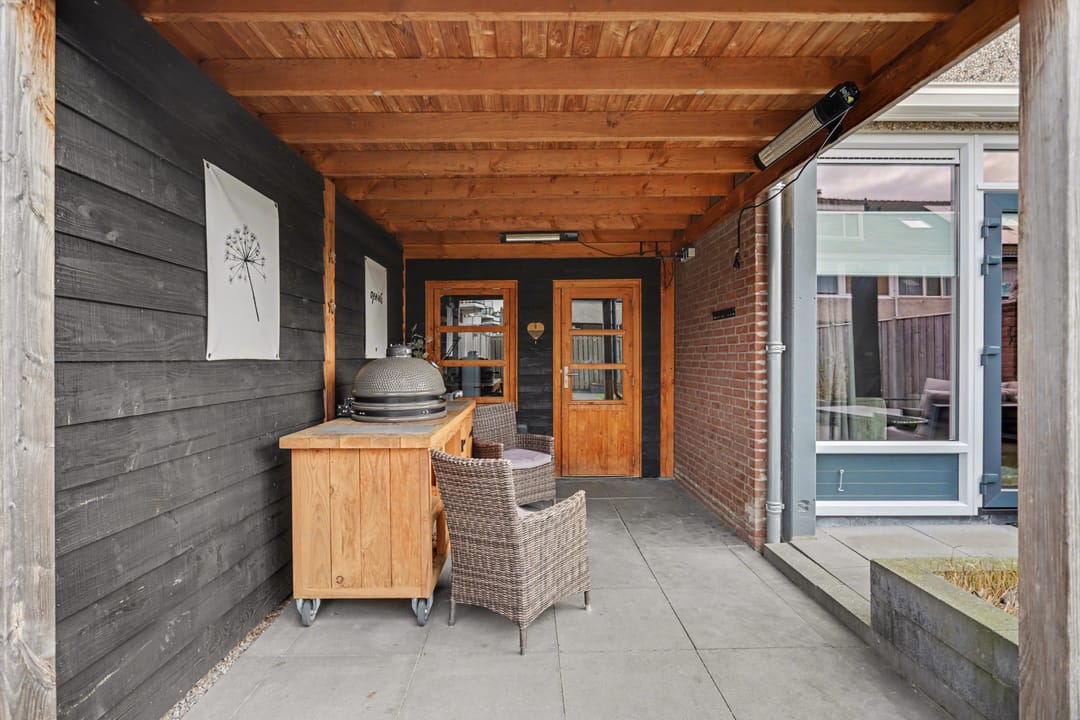 Modernized Corner Home with Latest Amenities in 's-Gravendeel — 43