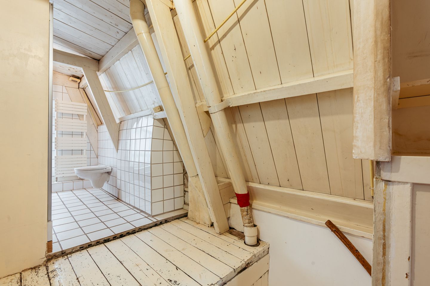 Characteristic Townhouse on Own Ground in De Pijp — 24