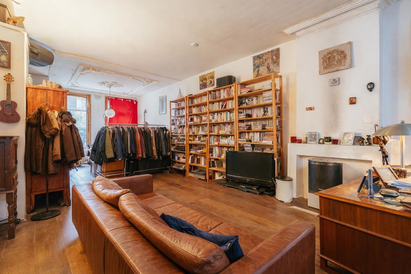 Characteristic Townhouse on Own Ground in De Pijp — 33