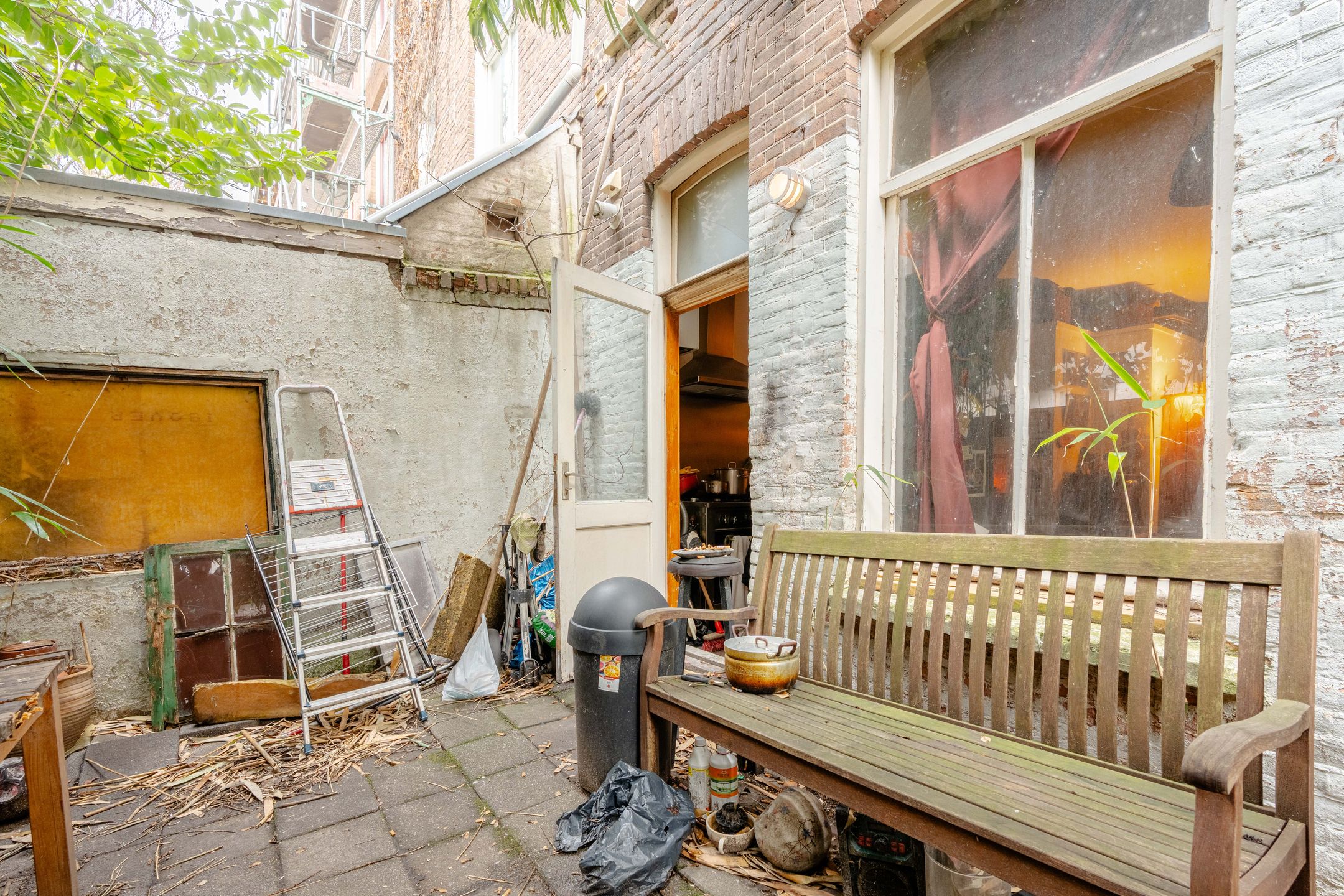 Characteristic Townhouse on Own Ground in De Pijp — 35