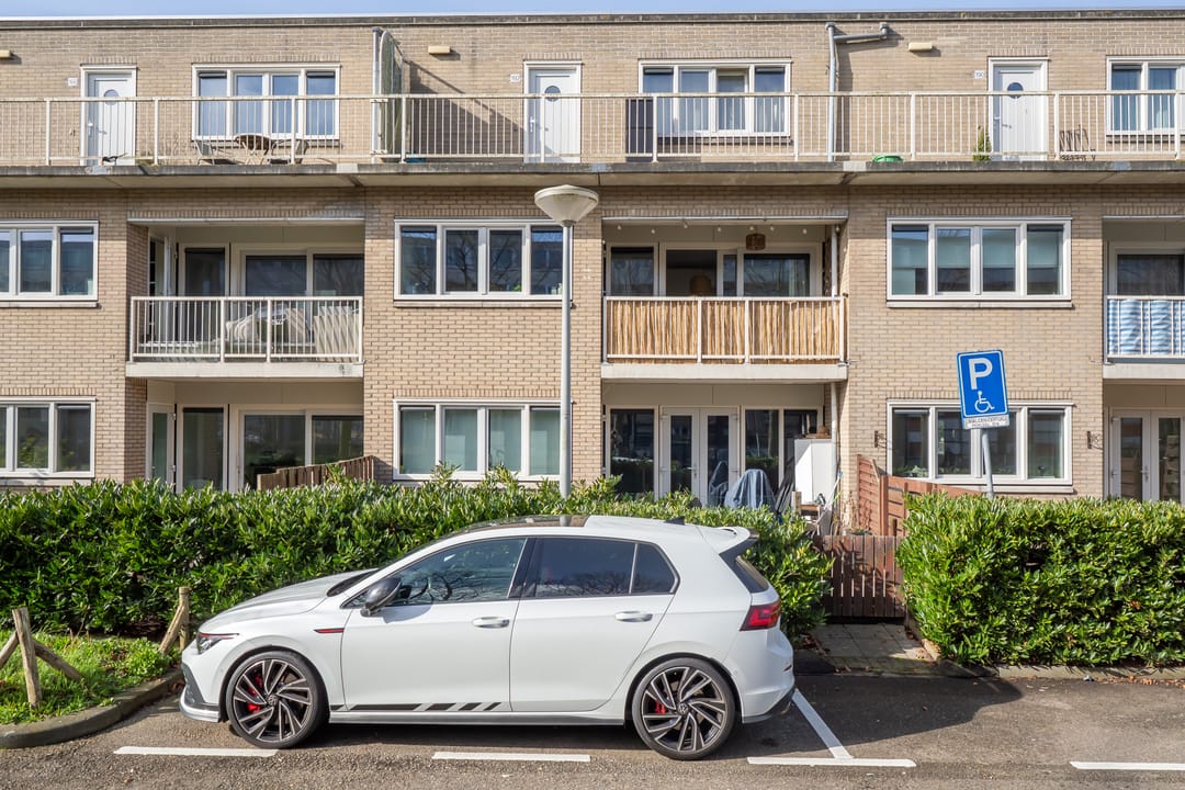 Licht en gerenoveerde maisonnette met eigen entree in Amsterdam-Noord