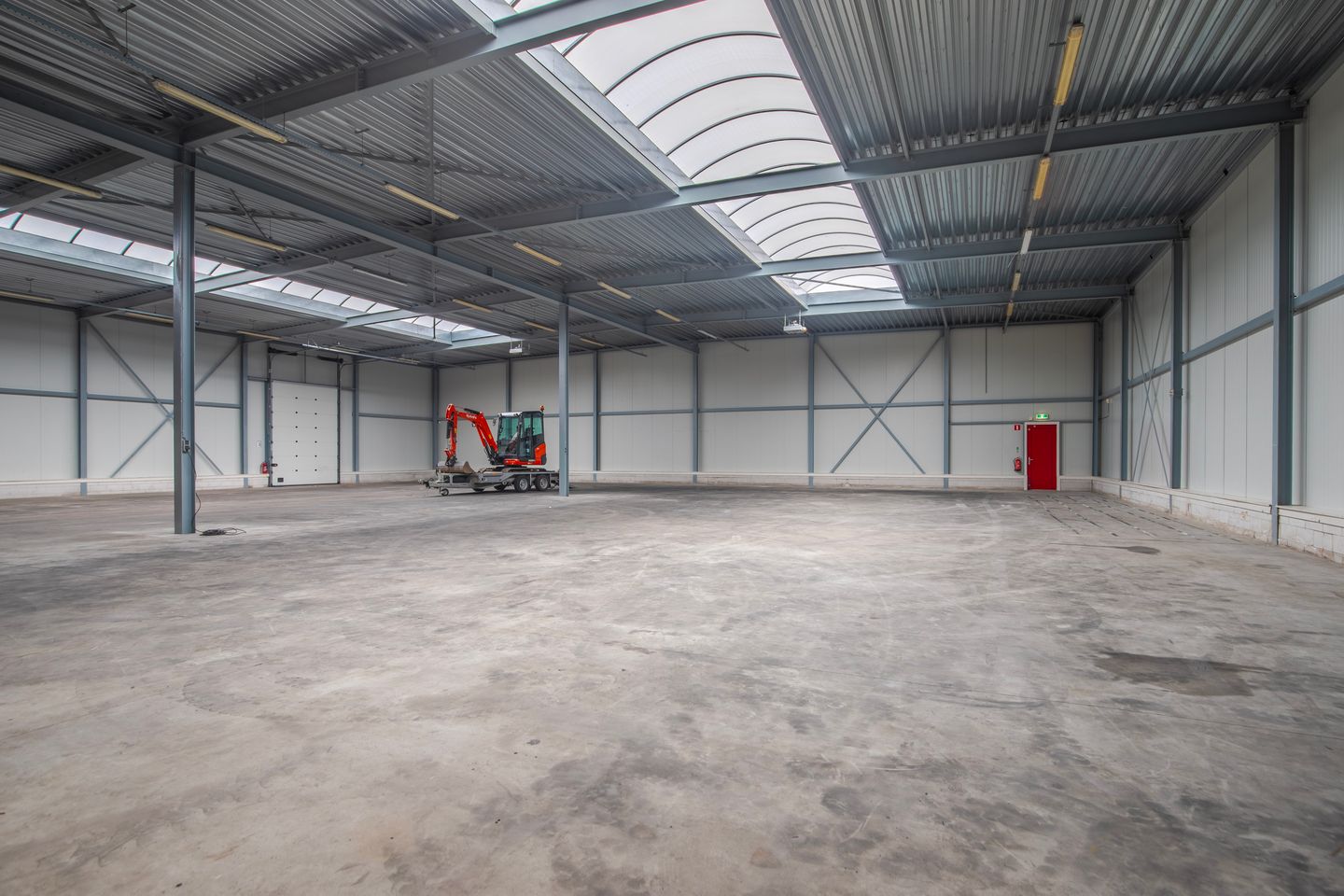 View photo 2 of Manege 14