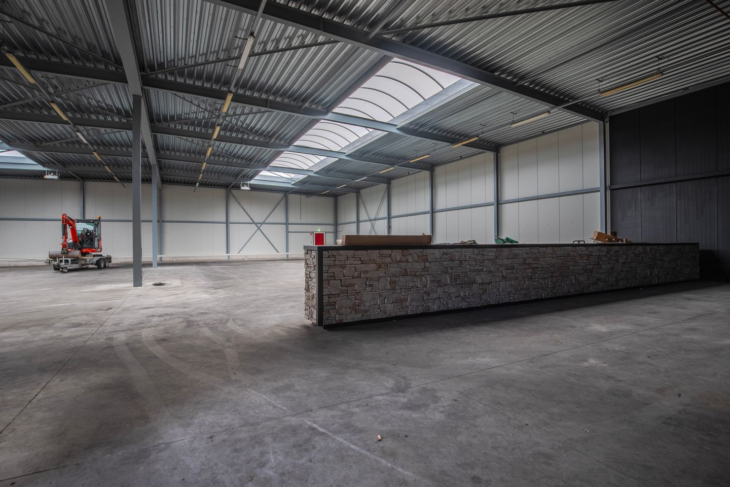 View photo 4 of Manege 14