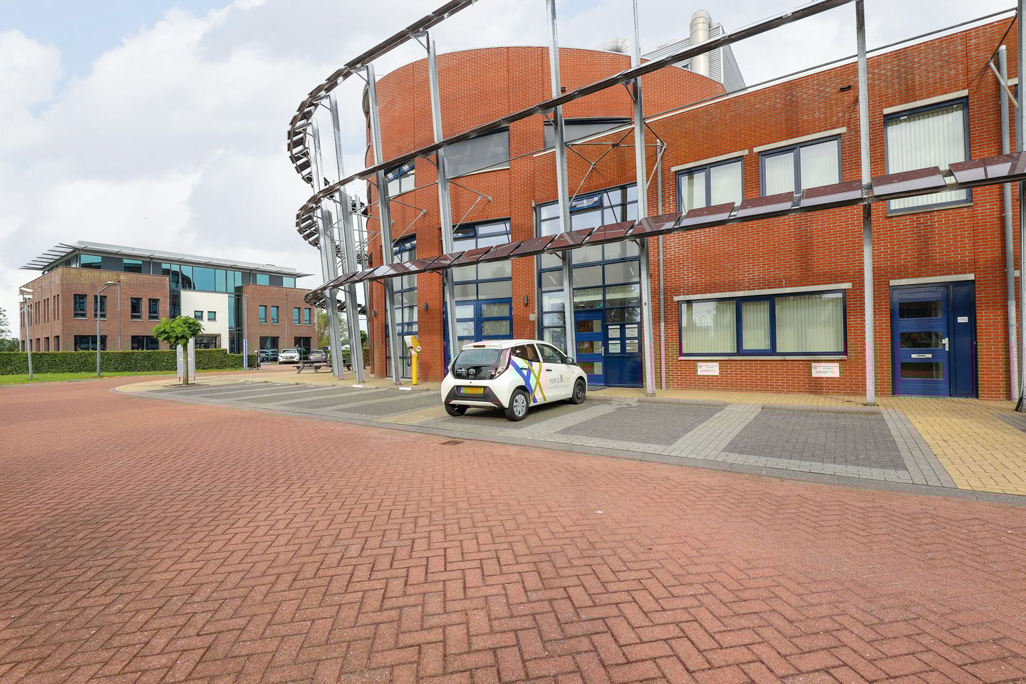 View photo 3 of De Trompet 1703