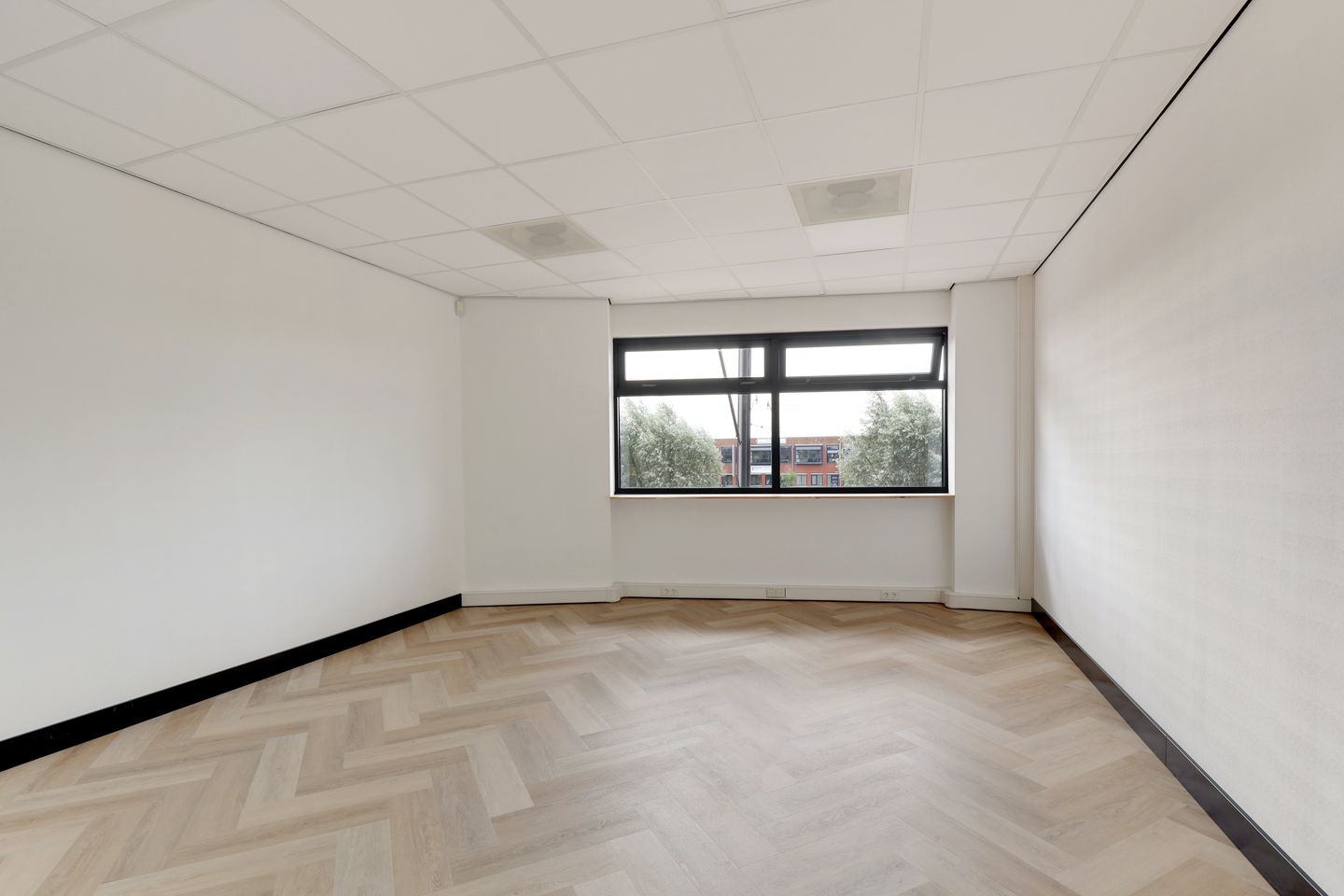 View photo 4 of De Trompet 1703