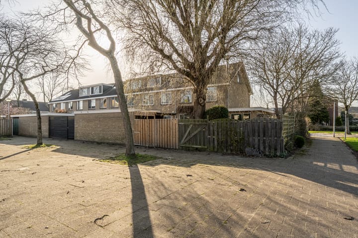 Photo 2 of van Ostadestraat 15