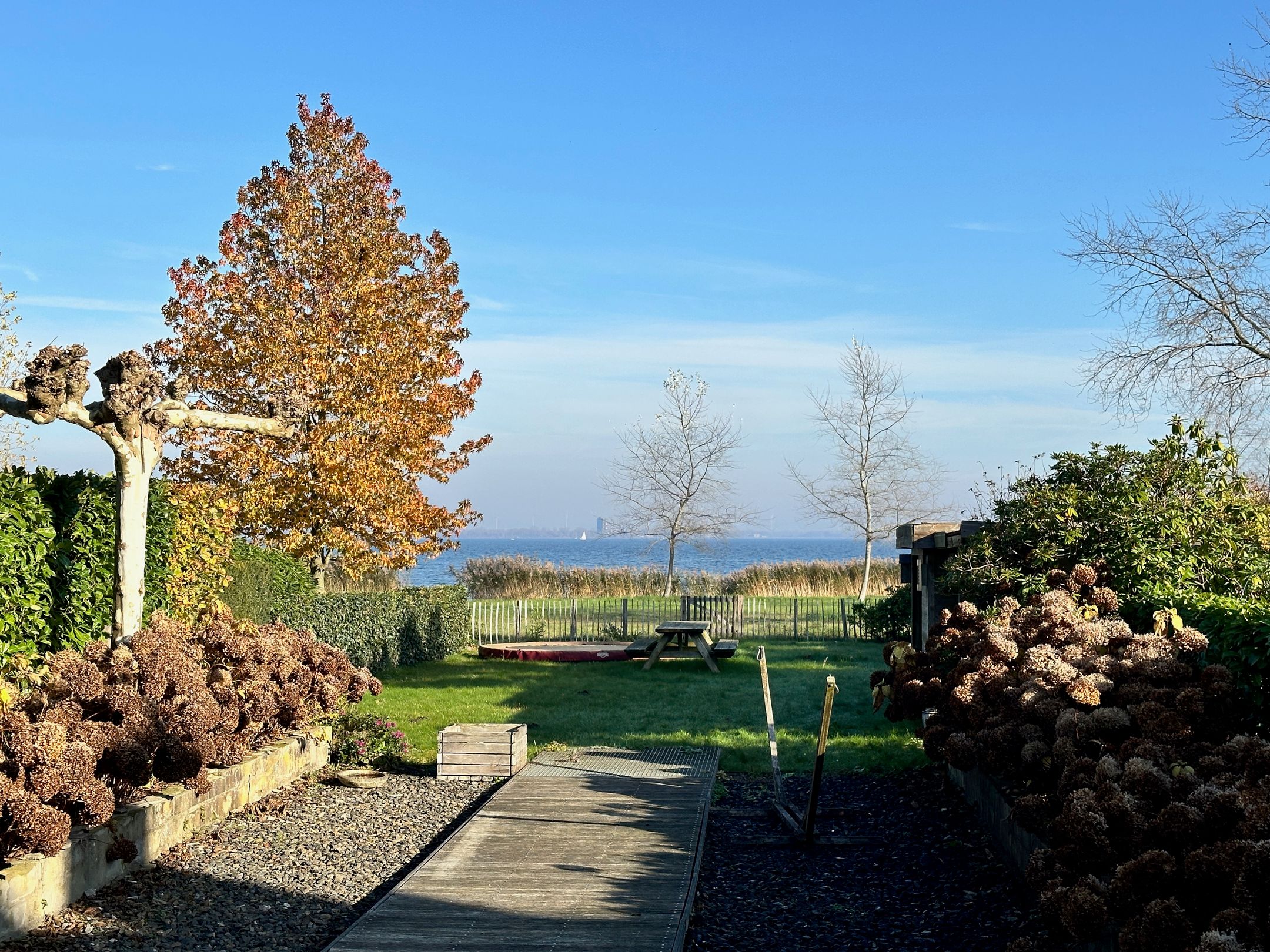 Buying a house in The Netherlands., Travers 11