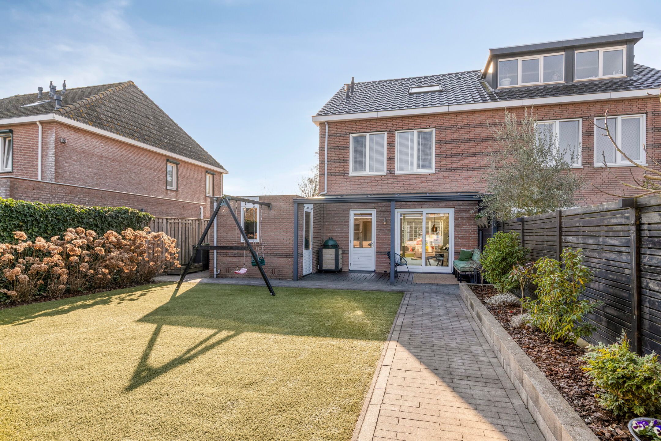 Modern Family Home with 4 Bedrooms, Energy Label A+ and Sunny Garden — 42