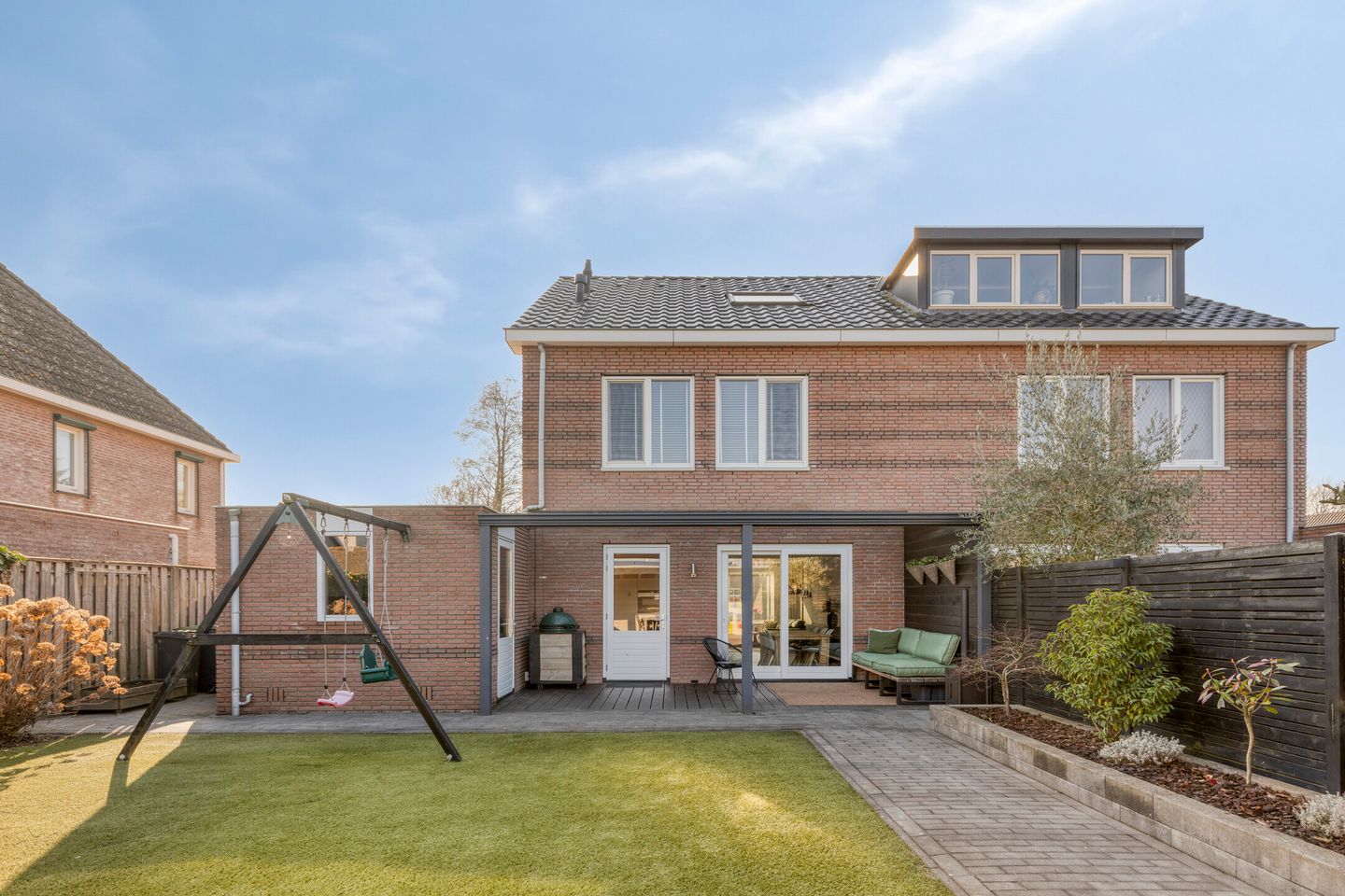 Modern Family Home with 4 Bedrooms, Energy Label A+ and Sunny Garden — 44