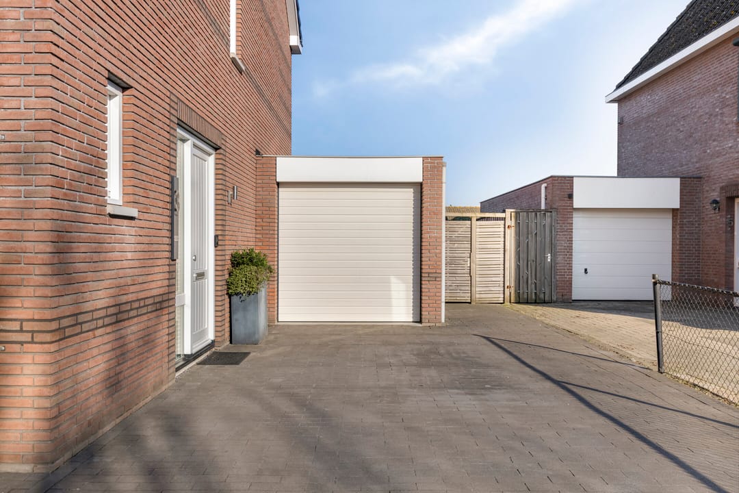 Modern Family Home with 4 Bedrooms, Energy Label A+ and Sunny Garden — 46
