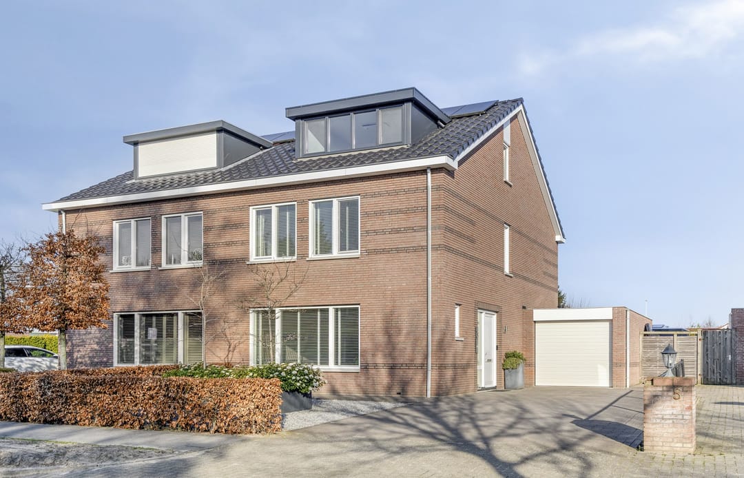 Modern Family Home with 4 Bedrooms, Energy Label A+ and Sunny Garden — 47