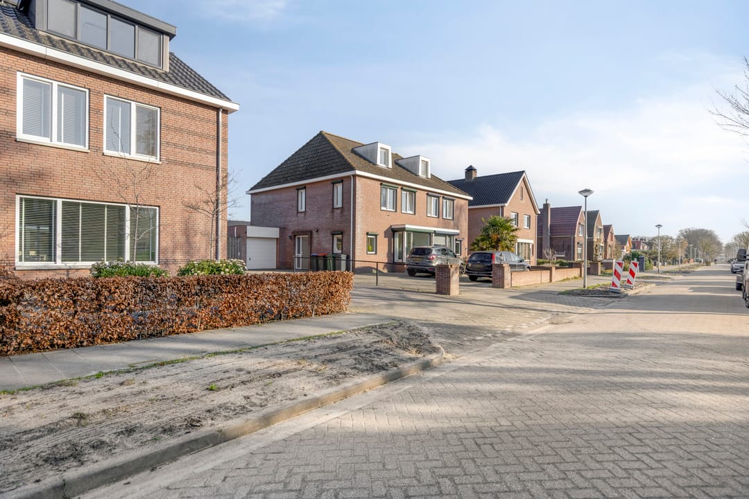 Modern Family Home with 4 Bedrooms, Energy Label A+ and Sunny Garden — 50