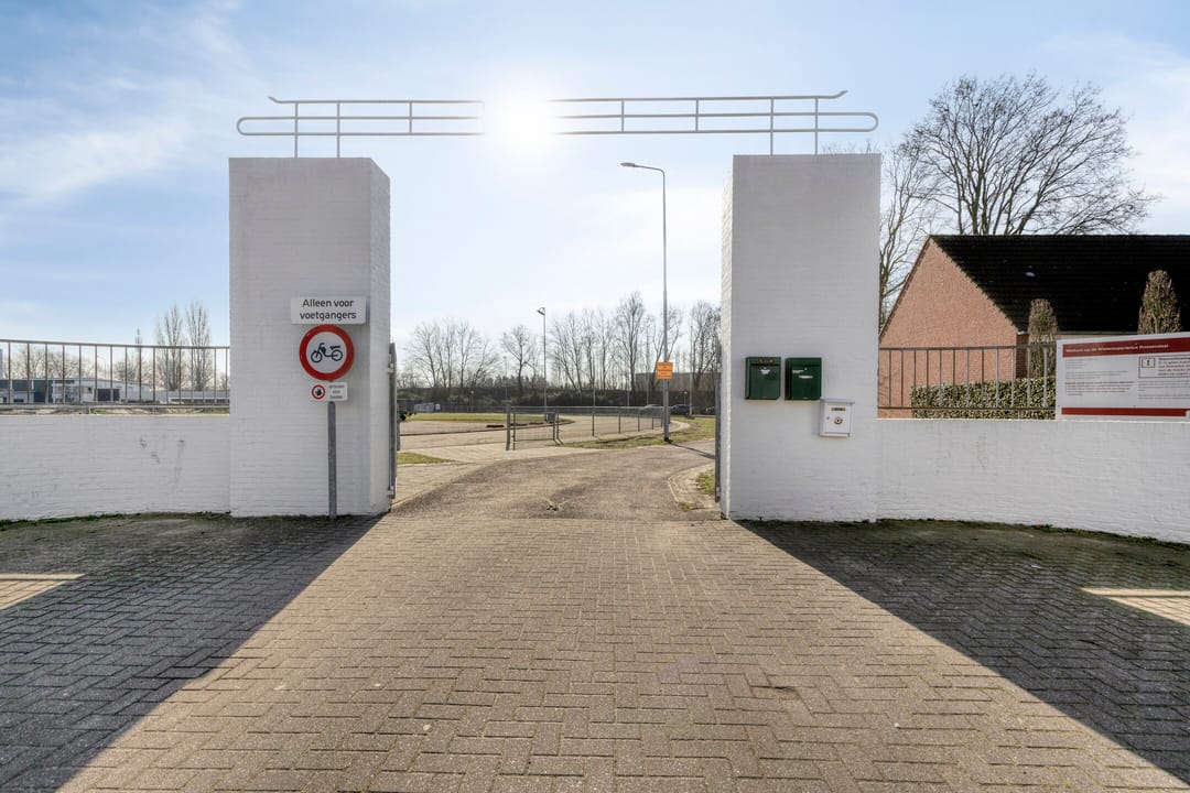 Modern Family Home with 4 Bedrooms, Energy Label A+ and Sunny Garden — 52