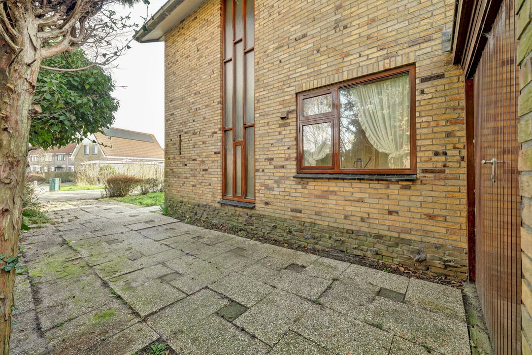 Detached House with Character and Potential in Burgh-Haamstede — 7