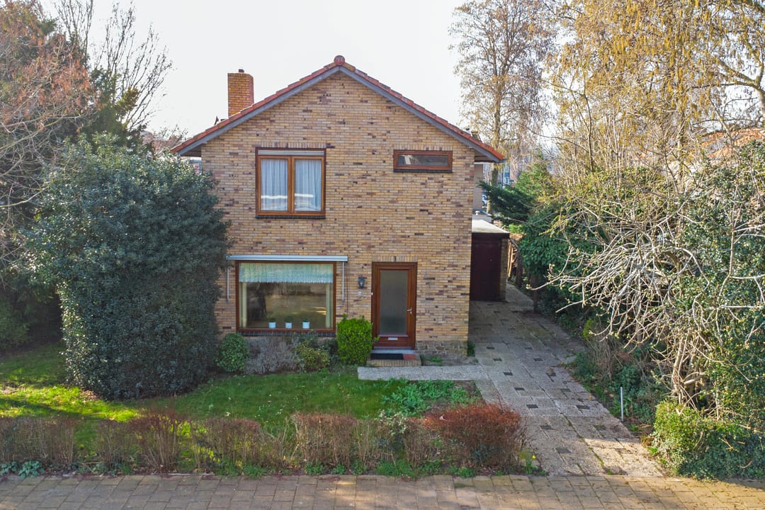 Detached House with Character and Potential in Burgh-Haamstede — 39