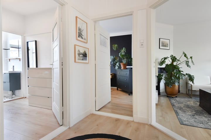 Photo 3 of Valkenboskade 290