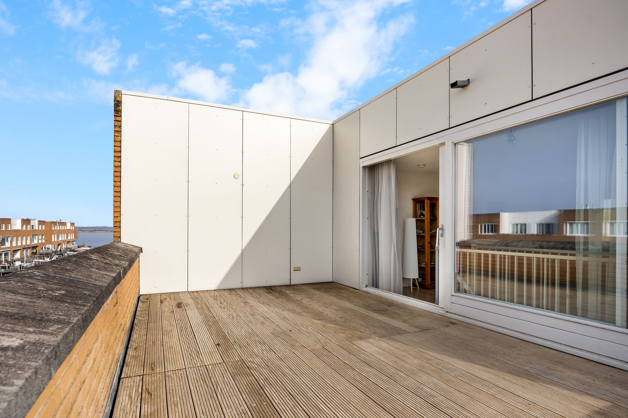 Modern Waterfront Home with Private Boat Berth in Almere — 29