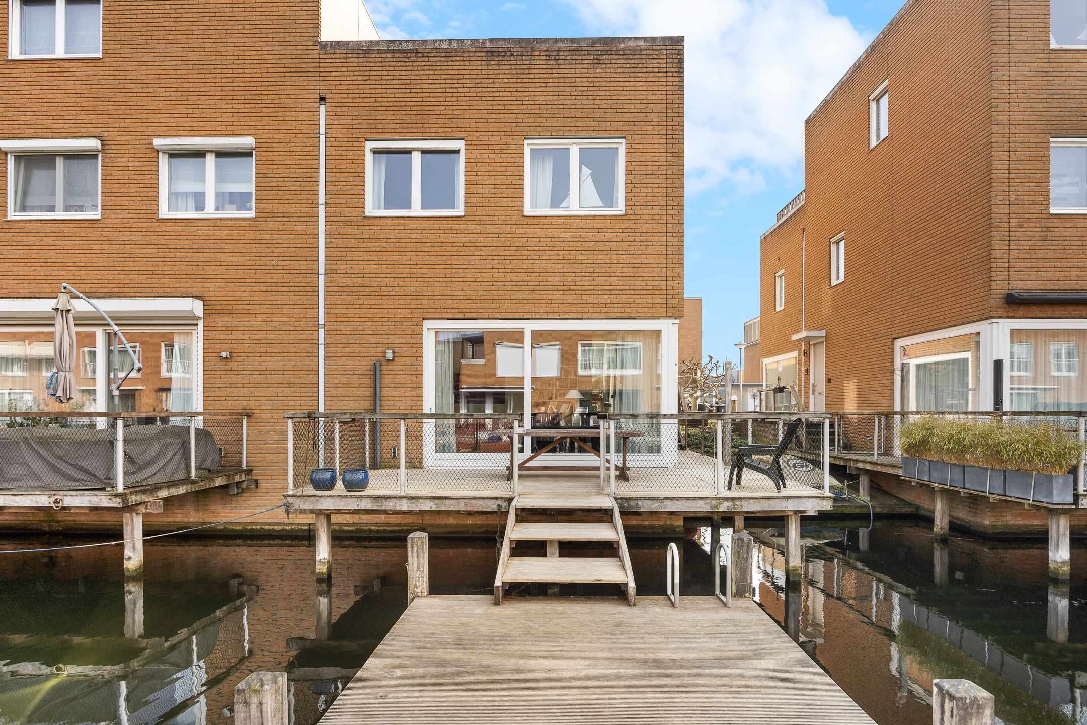 Modern Waterfront Home with Private Boat Berth in Almere — 32