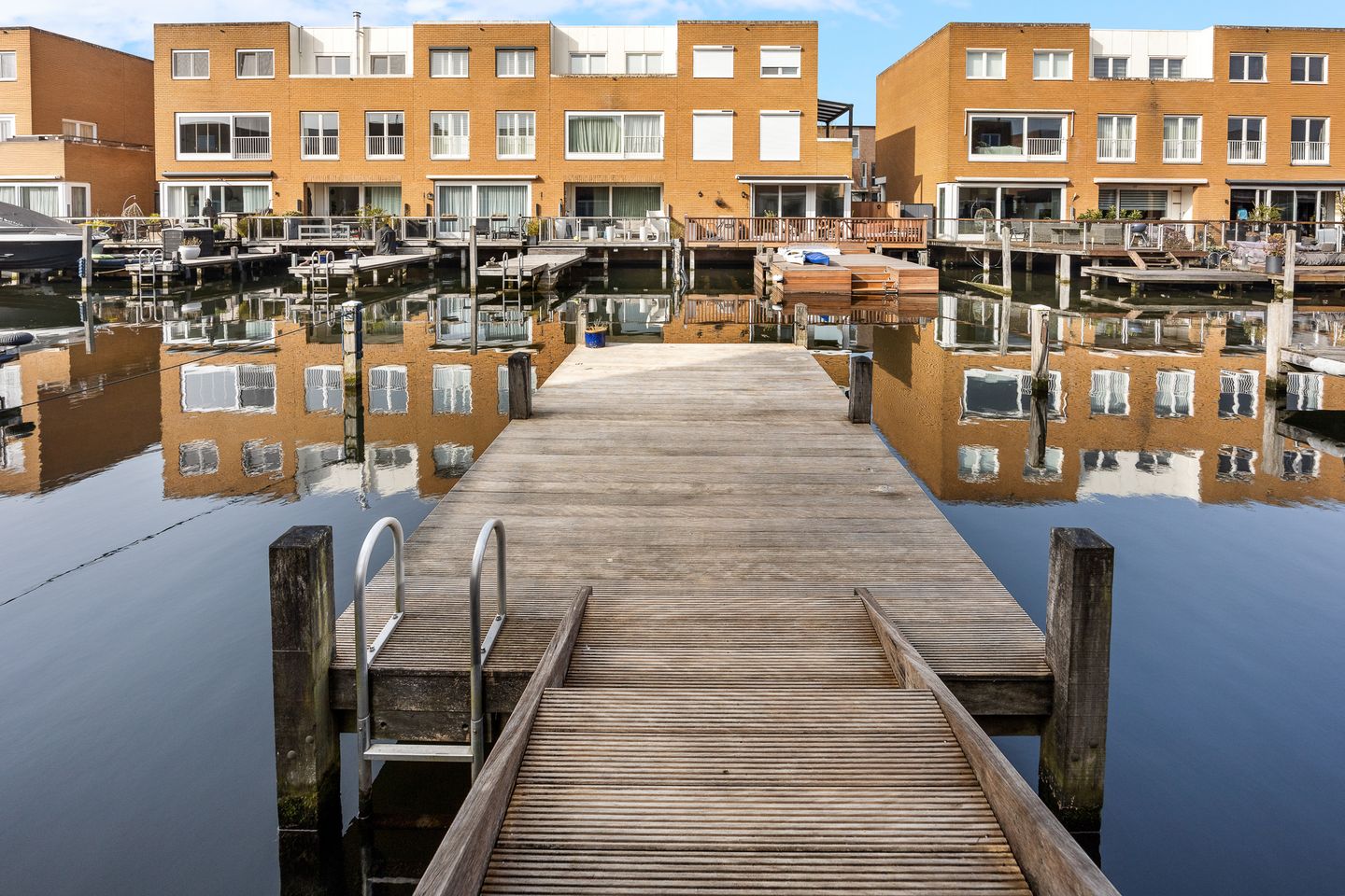 Modern Waterfront Home with Private Boat Berth in Almere — 33